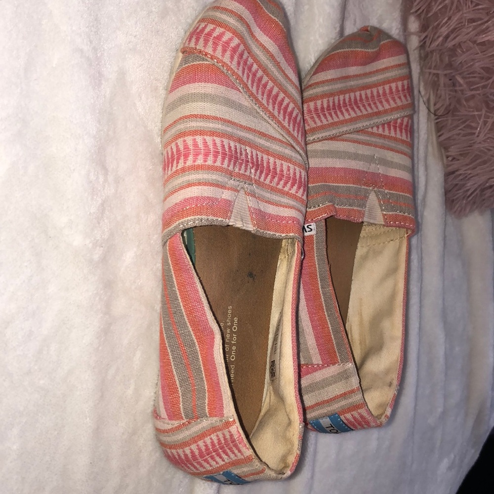 Toms - Picture 3 of 3